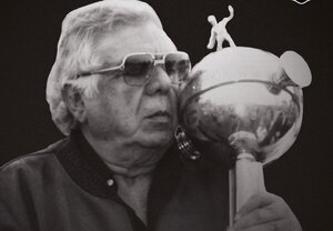 Versus / El mensaje hasta el cielo de Olimpia a Osvaldo Domínguez Dibb