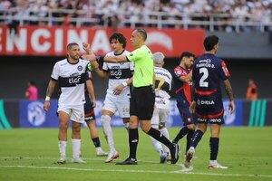 Versus / Cerro Porteño ganó su primer superclásico con el arbitraje de Juan Gabriel Benítez