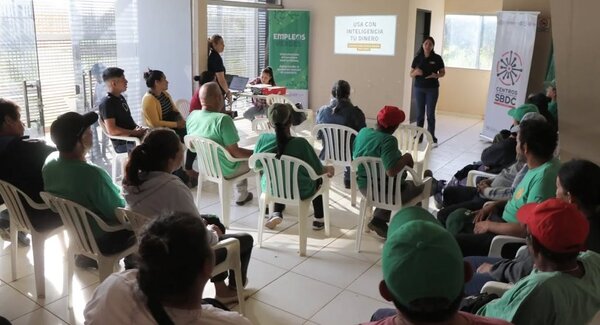 Recicladores del barrio San Francisco son capacitados en inclusión financiera y formalización