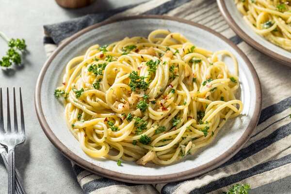 Por qué los fideos con manteca y ajo al estilo TikTok conquistan paladares - Gastronomía - ABC Color
