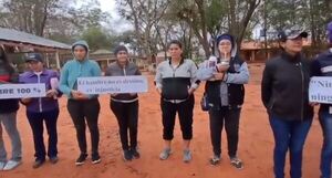 Familias toman escuela en Arroyito exigiendo inclusión en el programa «Hambre Cero»