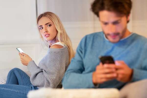 Red flags digitales: señales en redes sociales que ponen en jaque la confianza de pareja - Sexualidad - ABC Color