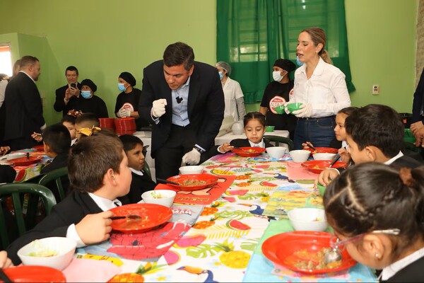 Popular / Peña celebra primer año de Hambre Cero y pide no bajar la guardia