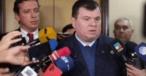 Dionisio Amarilla defiende a Noelia Cabrera y minimiza caso de planilleros - Noticiero Paraguay