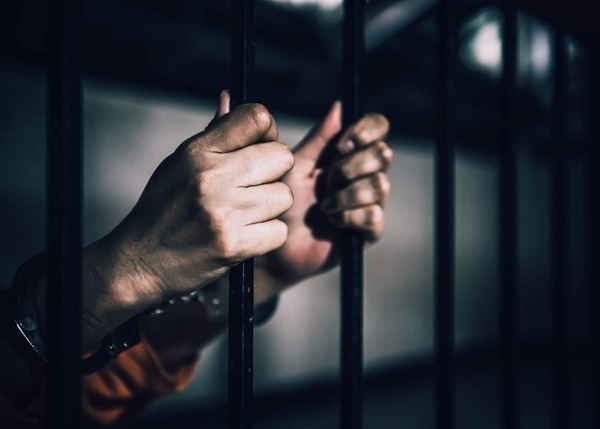 Logran condena de 10 años para hombre que manoseó a su nieta