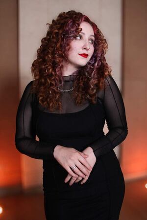 Ale Portillo quema el miedo y estrena su verdad - Música - ABC Color