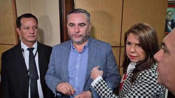 Cartismo hace jaque a Celeste Amarilla y Éver Villalba para salvar a su aliada Noelia Cabrera - Política - ABC Color