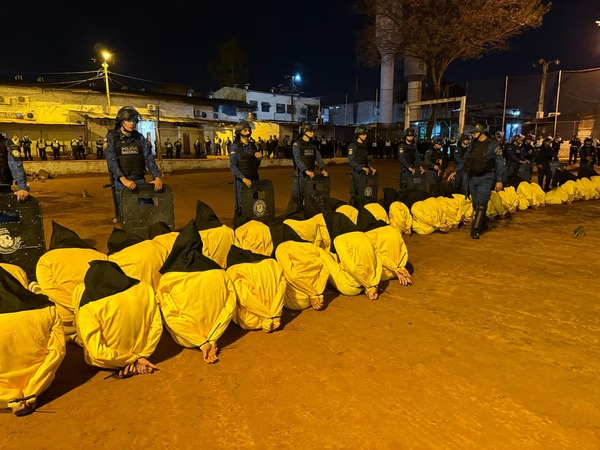 Trasladan a más de 500 reclusos en megaoperativo “Umbral” en Ciudad del Este - ADN Digital