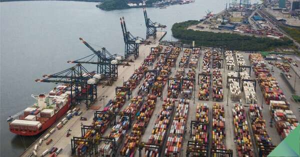 La Nación / Aranceles del 50 % a productos brasileños entran en vigor