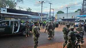 Feroz operativo en traslado de más de 500 internos a penitenciaría de máxima seguridad