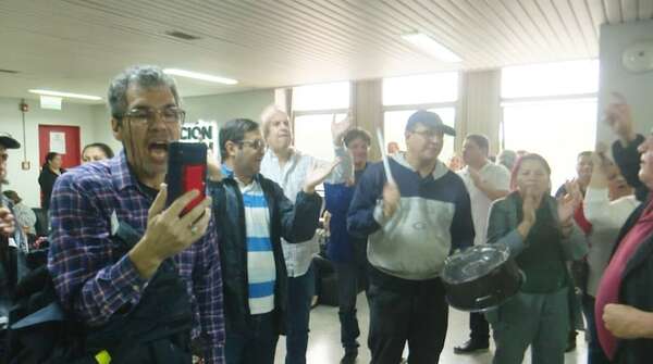 Asunción: Sin 3.000 funcionarios, podrían reestructurar la deuda, dice interventor - Nacionales - ABC Color