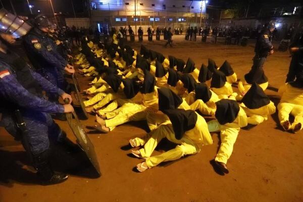 SE REALIZA OPERATIVO DE TRASLADO MASIVO DE PERSONAS PRIVADAS DE LIBERTAD PENITENCIARÍA REGIONAL DE MINGA GUAZÚ
