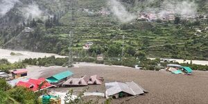 Emergencia en India: cuatro muertos y cien desaparecidos tras una avalancha de lodo