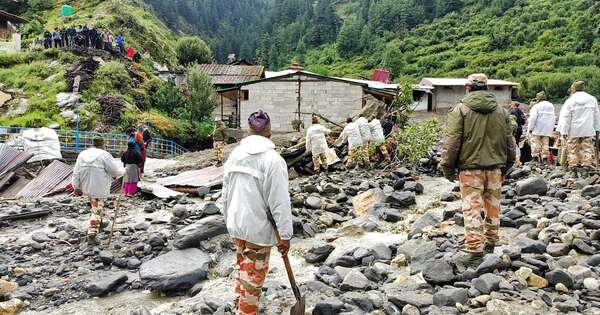 La Nación / Buscan a un centenar de desaparecidos tras mortales inundaciones en el Himalaya