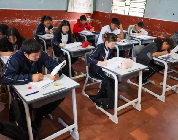 Popular / Ya entregaron el 94 % de pupitres escolares