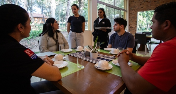 Fundación Paraguaya y Coca-Cola impulsan el futuro laboral de jóvenes con formación en gastronomía social