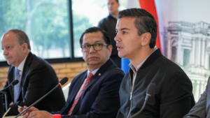 Santiago Pe帽a dice que el guaran铆 se fortalece y vuelve al valor real ante el d贸lar
