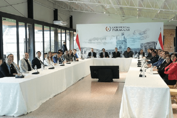 Peña exige bajar precios de productos tras caída del dólar - Noticiero Paraguay