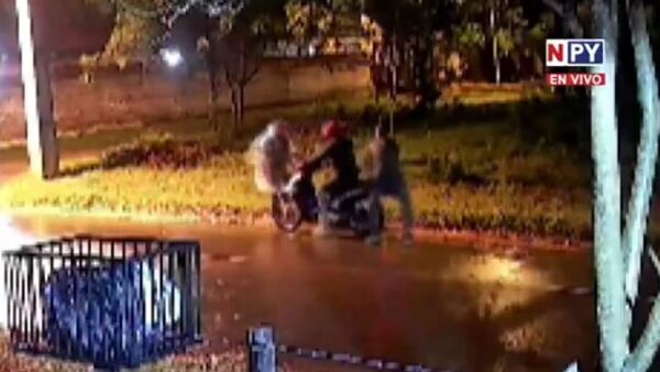 Dos delincuentes echaron a una mujer de su moto: “eikutu chupe”, gritó malevo