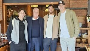 Gustavo Alfaro se reúne con albirrojos en Argentina