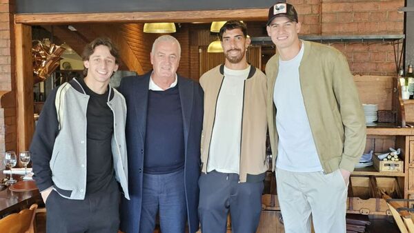 Gustavo Alfaro se reúne con albirrojos en Argentina