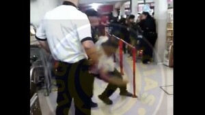 Guardia tiró al suelo a un abuelo en pleno súper y causó indignación