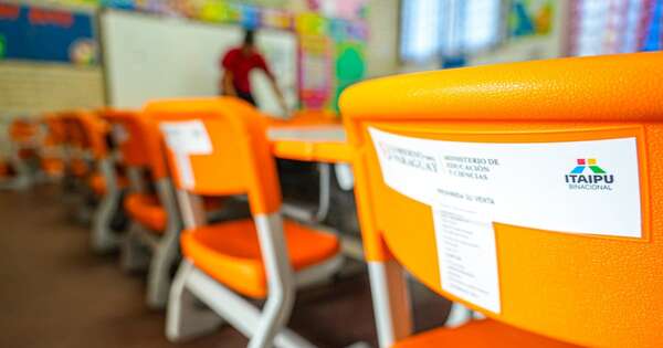 Diario HOY | Avanza entrega de muebles escolares y cifra ya alcanzó el 94%