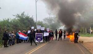 Recrudecen las protestas frente a un colegio de Villeta - Nacionales - ABC Color