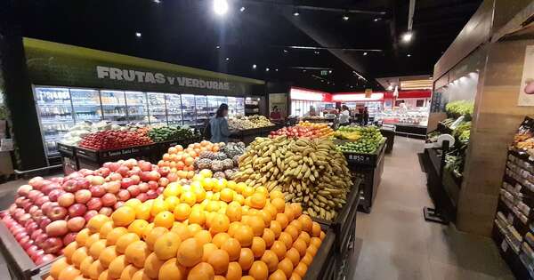 La Nación / Reajuste de precios: recuerdan que el 40 % de los productos en los supermercados son importados