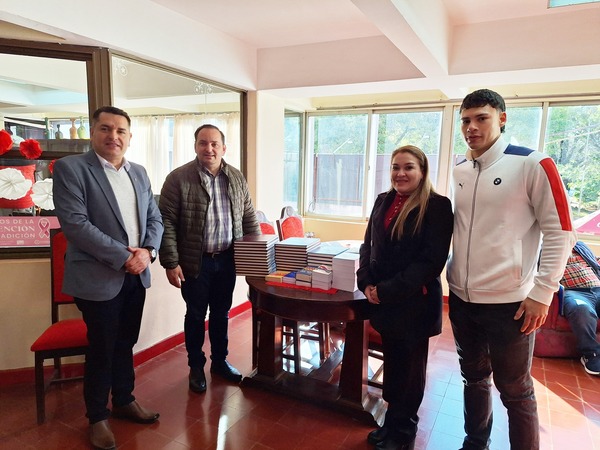 SECCIONAL COLORADA DONA MATERIALES EDUCATIVOS A ESCUELA DE ENCARNACIÓN
