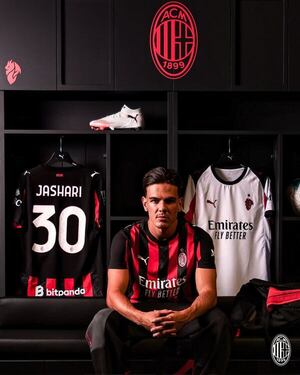 El AC Milán presenta al mediocampista suizo Ardon Jashari - Fútbol Italiano - ABC Color