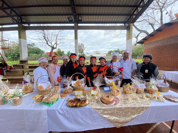 Clausura semestral en el Centro de Participación San Isidro con más de 100 egresados en Repostería y Panadería