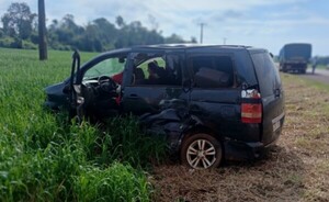 Choque entre camión y furgoneta deja dos lesionados 