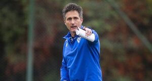 Versus / La inusual técnica para "corregir errores" que usa Barros Schelotto en Vélez