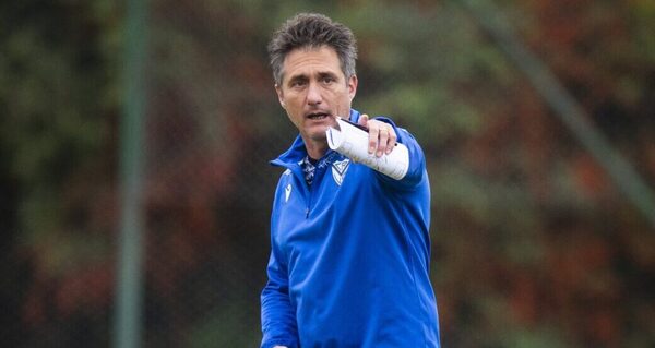 Versus / La inusual técnica para "corregir errores" que usa Barros Schelotto en Vélez