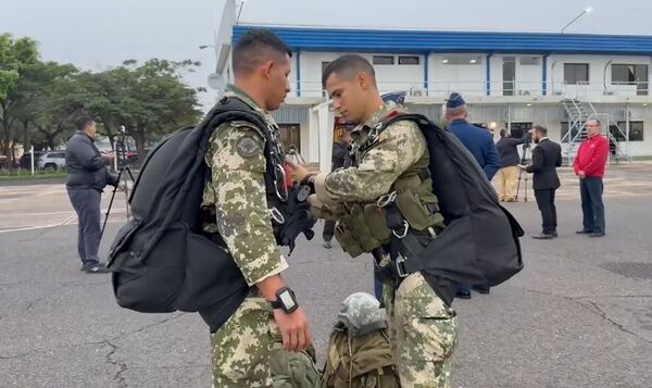 Popular / (VIDEO) Gran despliegue aérea en busca del argentino perdido en el Cerro Defensores del Chaco