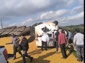 Popular / Tres finados dejó un terrible accidente de tránsito en la zona de Arroyos y Esteros
