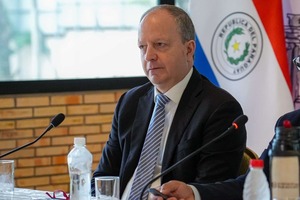 Ministro de Economía dijo que debe bajar el precio de combustibles