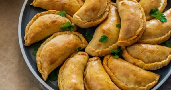 Empanadas salteñas con @lapicanta.py por los 200 años de la independencia de Bolivia - SNT