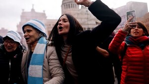 Jubilados protestan contra los recortes de Javier Milei