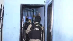 Policía allana 14 puntos en el Bañado Sur en busca de miembros del PCC y Clan Rotela