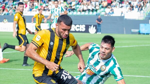 Versus / "Seguro no fue fácil para un jugador de Primera venir a la Intermedia"