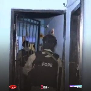 POLICÍA REALIZA 14 ALLANAMIENTOS EN BAÑADO SUR CONTRA EL PCC Y EL CLAN ROTELA - «TVS DIGITAL»