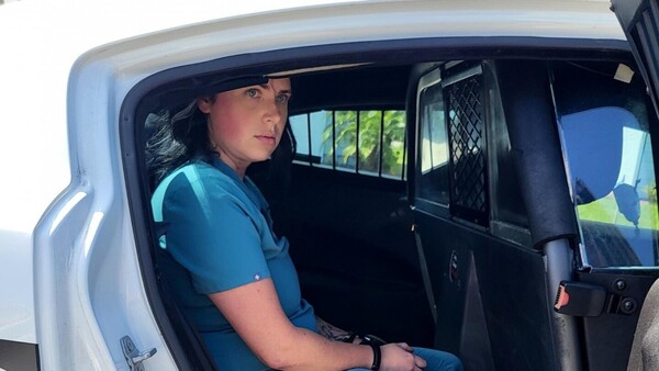 Arrestan a mujer que se hizo pasar por enfermera y atendió a 4.000 pacientes en Florida