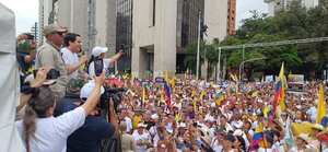 Marchas en apoyo a Álvaro Uribe y en rechazo a Petro en Colombia