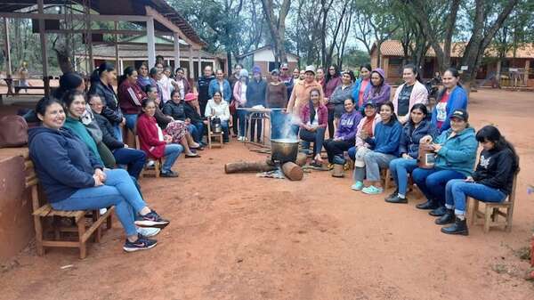 Hambre Cero: mientras Peña celebra “logros”, madres toman escuela ante falta de almuerzo - Nacionales - ABC Color
