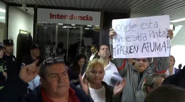 Funcionarios de Asunción exigen pago de millonaria deuda - Portal Digital Cáritas Universidad Católica