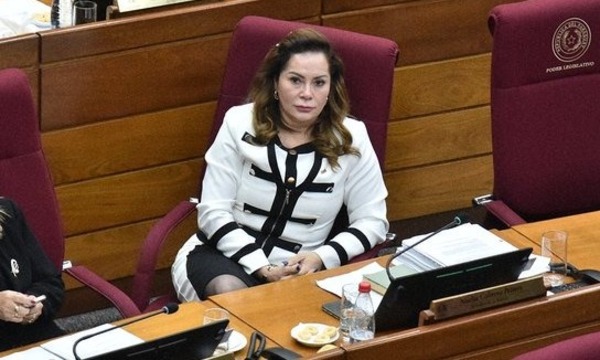 Senadora Cabrera deja presidencia de comisión tras escándalo de “planilleros” - ADN Digital