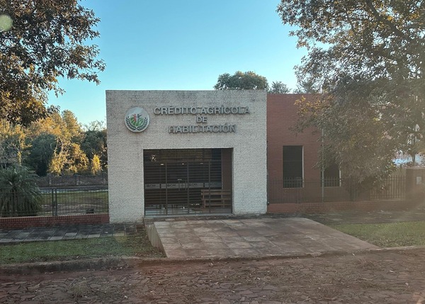 Fiscalía investiga esquema de estafas en sucursal del CAH en Itapúa - La Tribuna