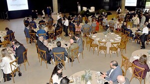 Economista destaca fortalezas, pero alerta por crimen organizado